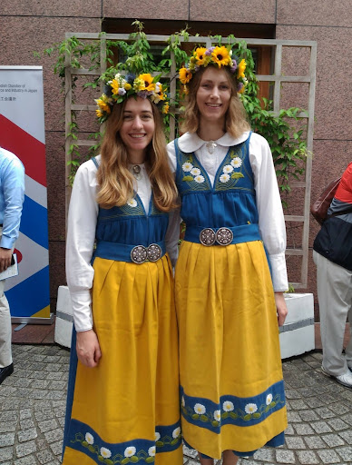 スウェーデンの可愛い民族衣装♪ | ボルボ・カー 東名川崎